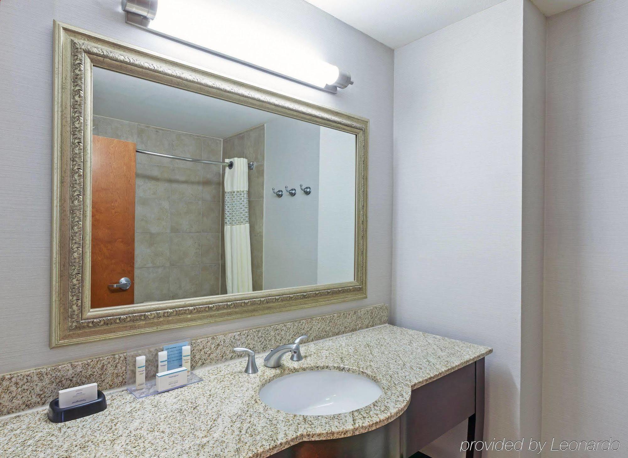 Hampton Inn & Suites Houston-Westchase Exterior photo